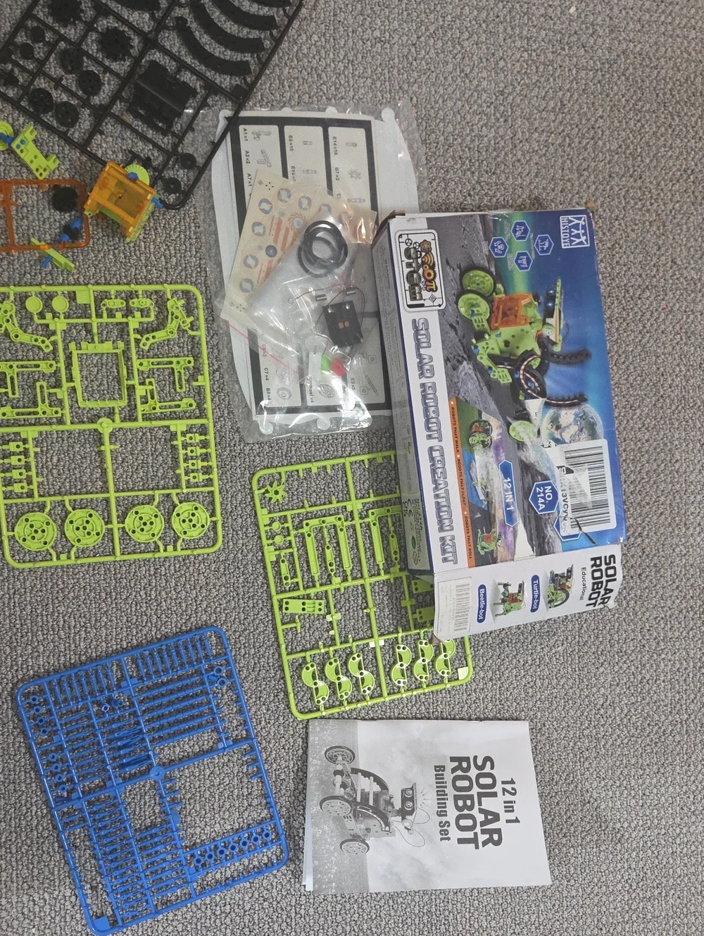 Solar Robot Building Kit - Green/Blue STEM Toy